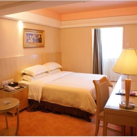 Vienna Grand Theater Branch Hotel Shenzhen Esterno foto